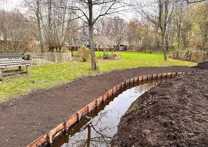 Waterbouw - Beschoeiing langs watergang in Flevoland